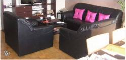 salon canapé deux fauteuils noirs